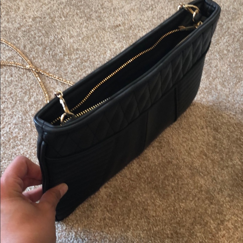 Adorable black purse with gold chain strap - Picture 2 of 4
